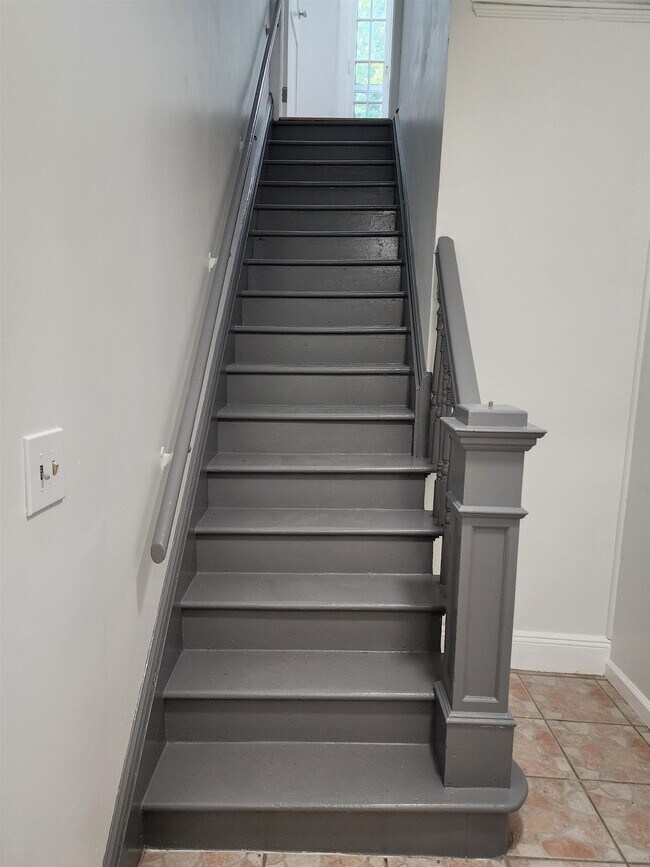 65 W Ivy Ln in Englewood, NJ - Building Photo - Building Photo