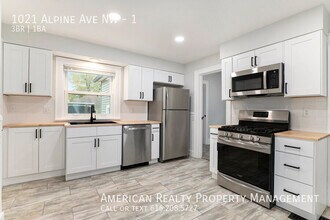1021 Alpine Ave NW in Grand Rapids, MI - Building Photo - Building Photo