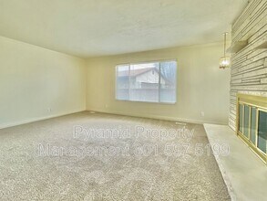 8296 S Harrison Cir in Midvale, UT - Building Photo - Building Photo