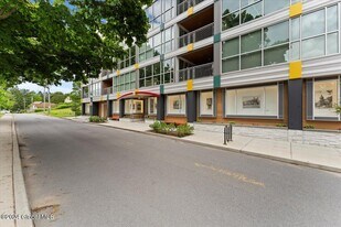 128 Henry St in Saratoga Springs, NY - Building Photo