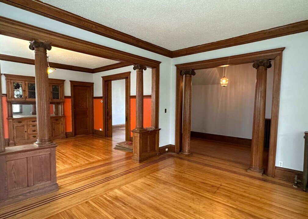 2440 Chicago Ave-Unit -2442 in Minneapolis, MN - Building Photo
