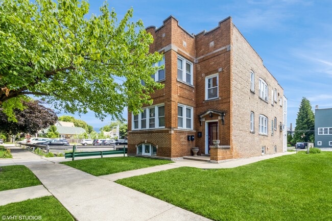 210 Rockford Ave, Unit 2