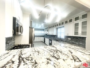 3043 Delaware Ave in Santa Monica, CA - Building Photo - Building Photo