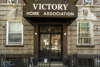 672 46th St in Brooklyn, NY - Foto de edificio - Building Photo