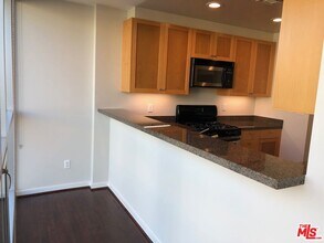 1545 S Bentley Ave in Los Angeles, CA - Building Photo - Building Photo