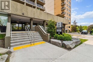 21 King St in London, ON - Building Photo