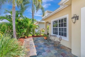6788 Hendry Dr in Greenacres, FL - Building Photo - Building Photo