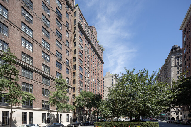 1070 Park Ave in New York, NY - Foto de edificio - Building Photo