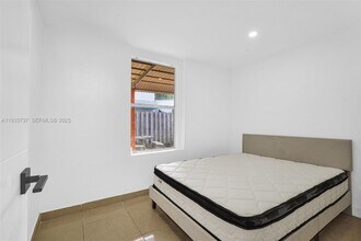 2419 Coolidge St in Hollywood, FL - Foto de edificio - Building Photo