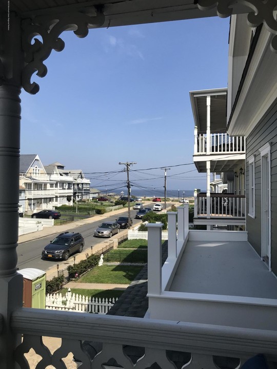 16 Webb Ave in Ocean Grove, NJ - Foto de edificio