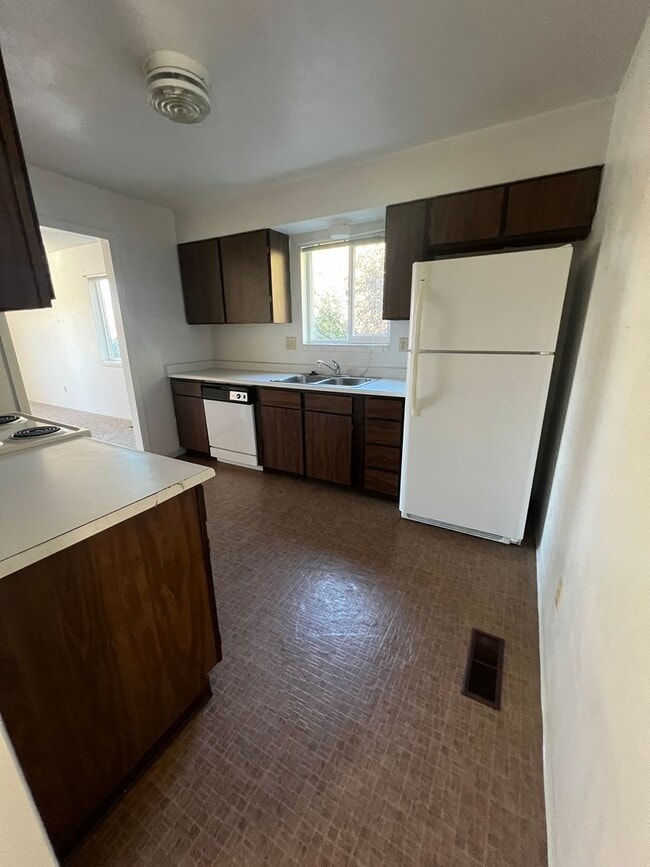 524 Mt Whitney St in Klamath Falls, OR - Building Photo - Building Photo