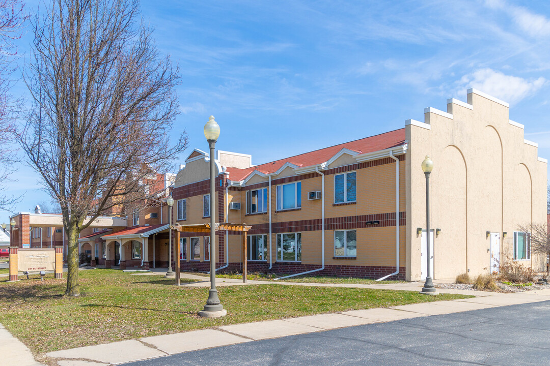 331 Bly St in Waupun, WI - Foto de edificio