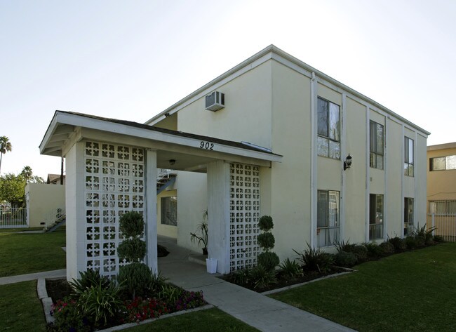 902 S Citron St in Anaheim, CA - Foto de edificio - Building Photo