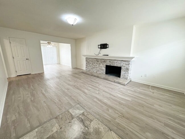 1350 Victoria Dr in Fullerton, CA - Building Photo - Building Photo
