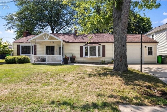 154 Oakwood Dr in Avon Lake, OH - Building Photo - Building Photo