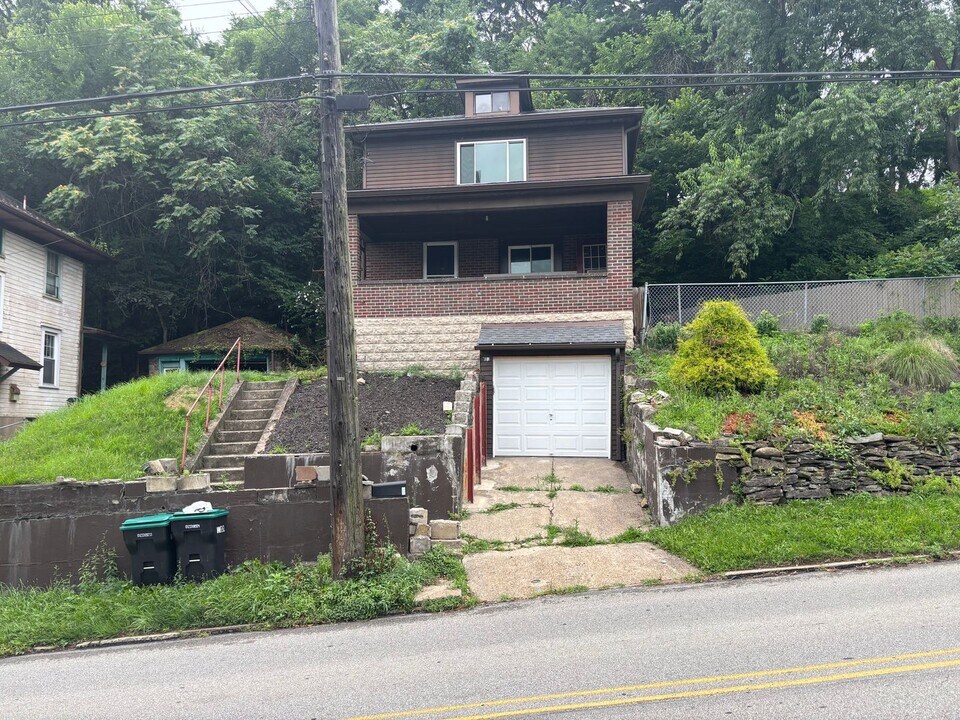 119 Grant Ave in Etna, PA - Foto de edificio