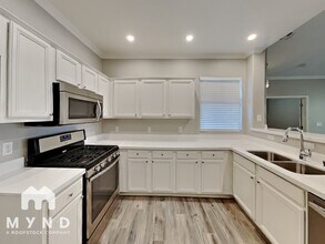900 Domnus Ln in Las Vegas, NV - Building Photo - Building Photo