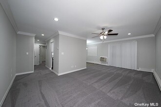 22 Williams Blvd-Unit -22-2C in Lake Grove, NY - Building Photo - Building Photo