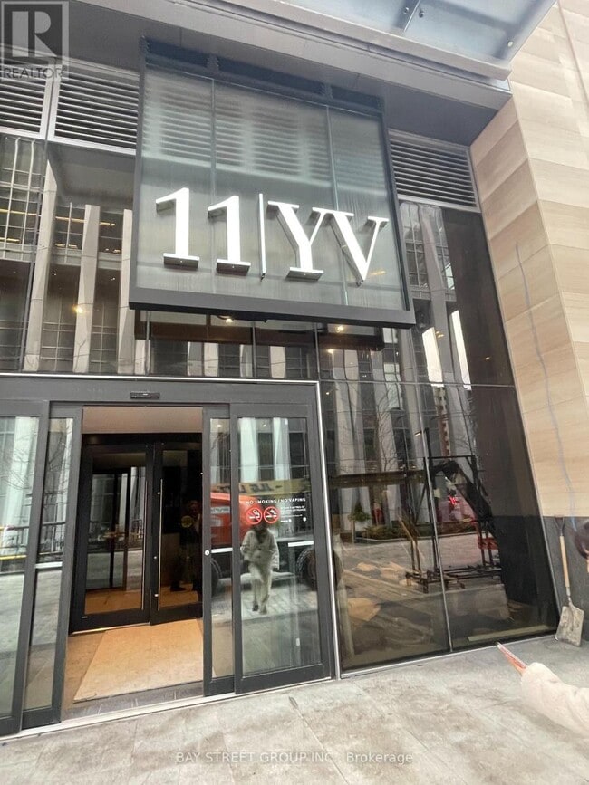 11 Yorkville Ave in Toronto, ON - Building Photo - Building Photo