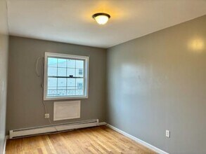 117-10 195th St-Unit -1st Floor in Queens, NY - Building Photo - Building Photo