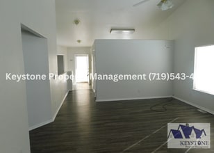 285 W Owl Ct in Pueblo West, CO - Building Photo - Building Photo