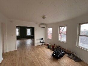 9150 121st St, Unit second floor in Richmond Hill, NY - Foto de edificio - Building Photo