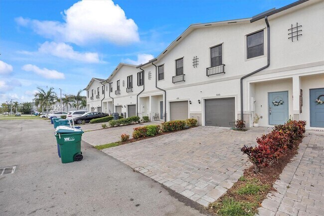 666 SW 12th St in Florida City, FL - Building Photo - Building Photo