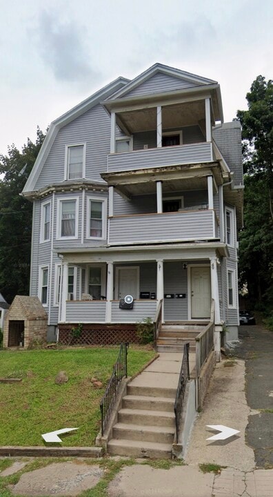 49 Buell St, Unit 1 floor in New Britain, CT - Building Photo