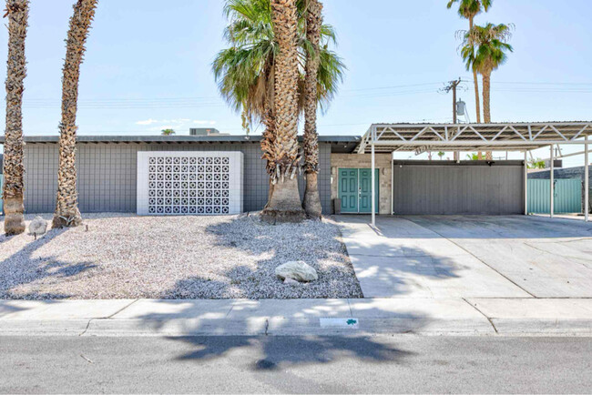 1443 Aztec Way in Las Vegas, NV - Building Photo - Building Photo