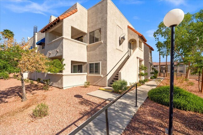 101 Luna Way in Las Vegas, NV - Building Photo - Building Photo