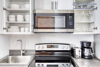 17 Gay St-Unit -FL3-ID984 in New York, NY - Building Photo - Building Photo