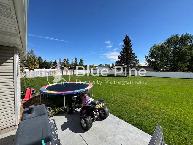 9478 Garden Grove Ln in Idaho Falls, ID - Building Photo - Building Photo