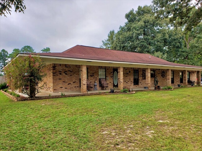 878 W Hawthorne Rd in Leesville, LA - Building Photo - Building Photo