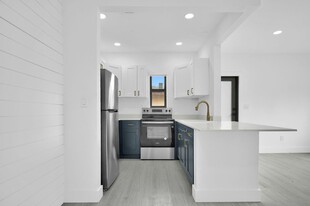 212 Beacom Blvd in Miami, FL - Building Photo