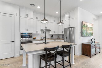 1332 E Sierra Vis Dr in Phoenix, AZ - Building Photo - Building Photo