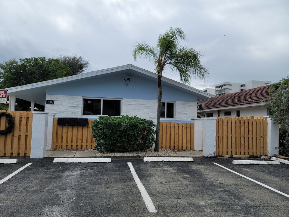 3208 Marine Dr in Pompano Beach, FL - Building Photo