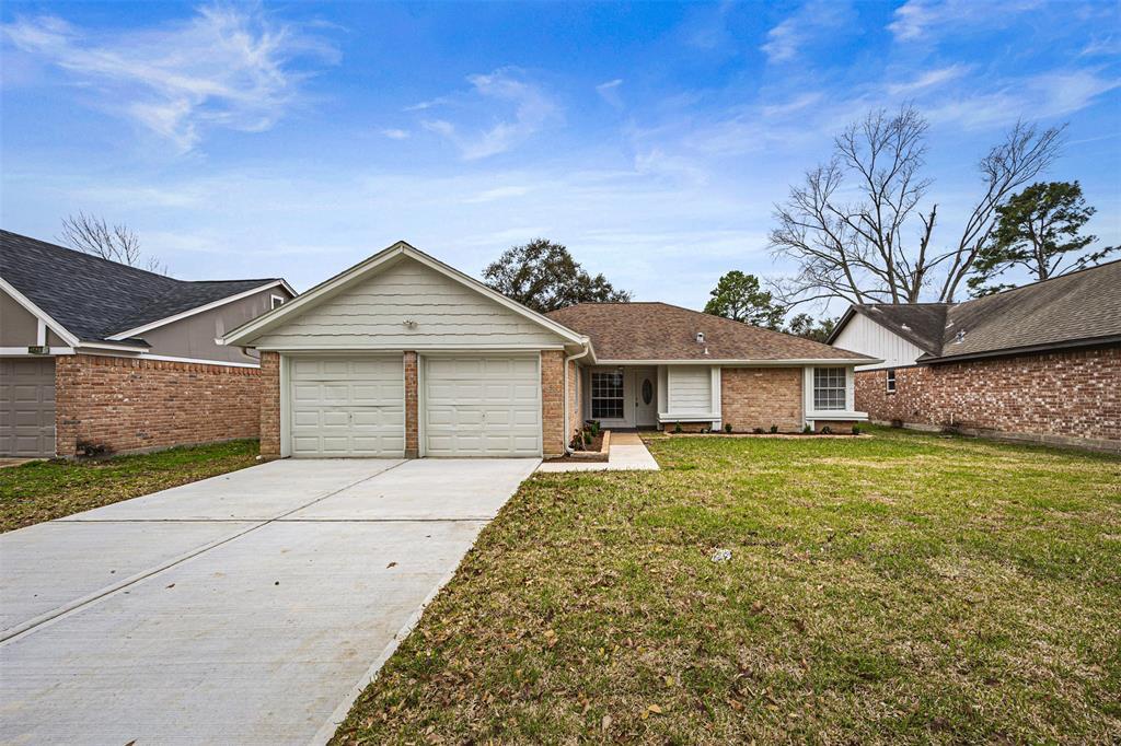 15703 Fox Springs Dr in Houston, TX - Building Photo