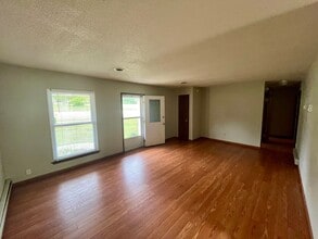 316 Olive St in Bourbon, MO - Building Photo - Building Photo