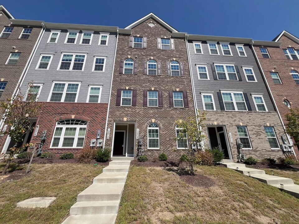 10908 Presidential Pkwy in Upper Marlboro, MD - Building Photo