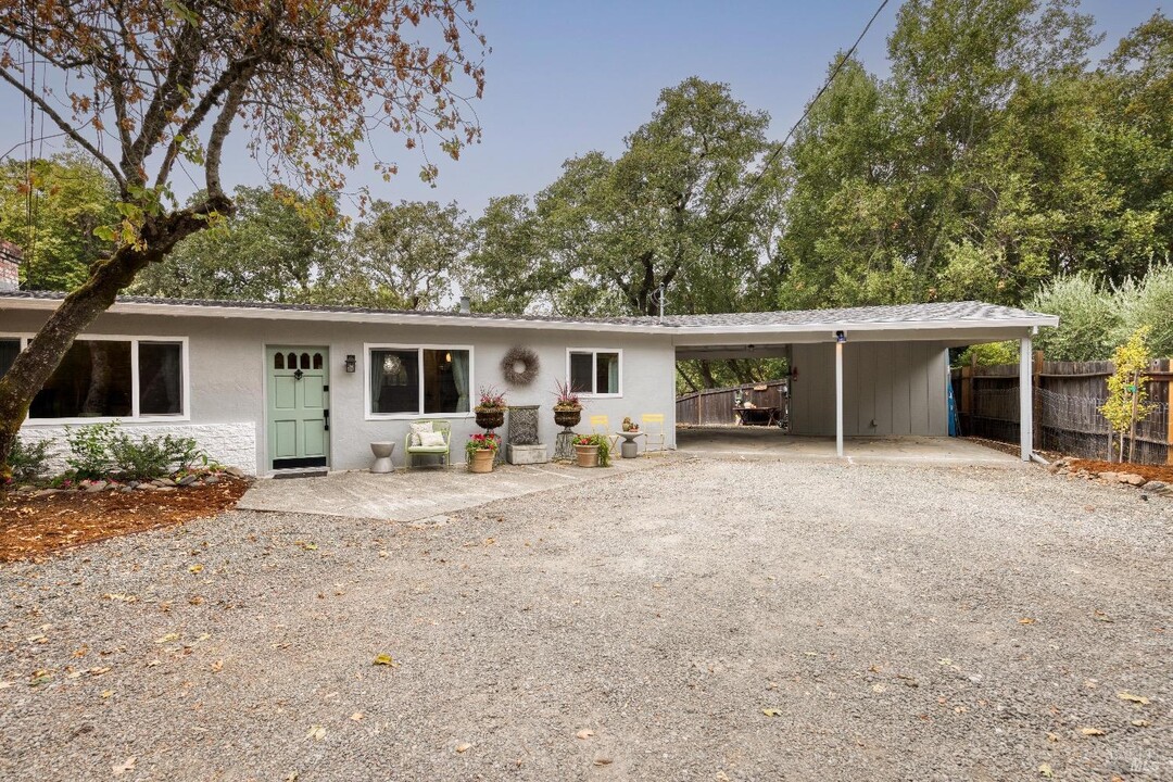 4151 Wake Robin Dr in Glen Ellen, CA - Building Photo