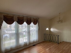 9137 Barberry Ln in Des Plaines, IL - Building Photo - Building Photo