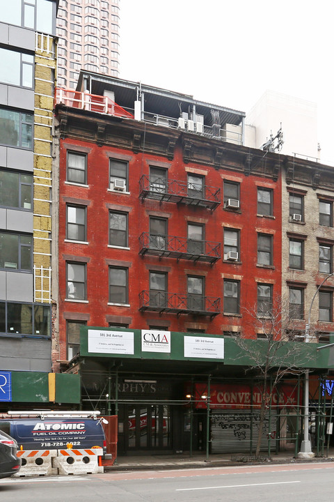 589 Third Ave in New York, NY - Building Photo