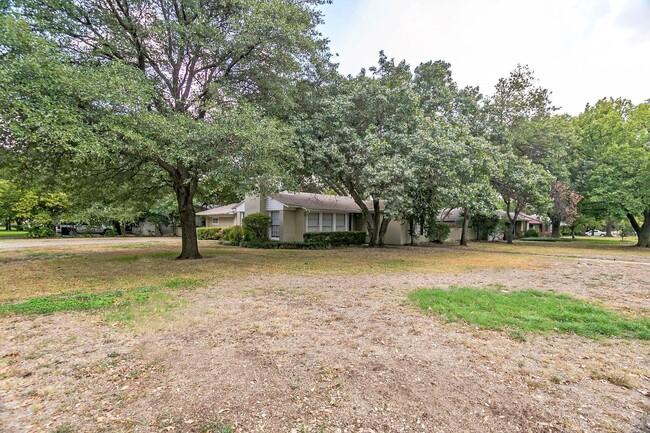 4109 Trail Lake Dr in Fort Worth, TX - Building Photo - Building Photo