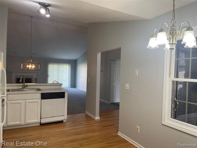 2519 Westmont Cir in Sterling Heights, MI - Building Photo - Building Photo