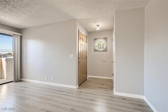 2977 Juniper Hills Blvd in Las Vegas, NV - Building Photo - Building Photo