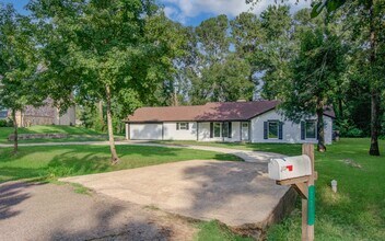 580 Brandon Rd in Conroe, TX - Building Photo - Building Photo