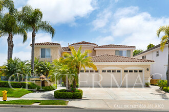 5495 Shannon Ridge Ln in San Diego, CA - Foto de edificio - Building Photo