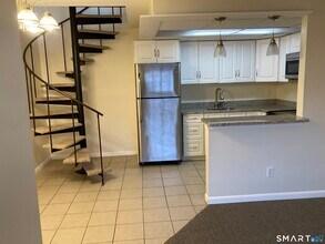 330 Short Beach Rd in East Haven, CT - Building Photo - Building Photo