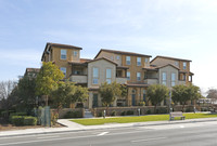 Monterey Family Village in San Jose, CA - Foto de edificio - Building Photo