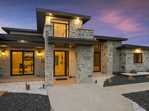 583 Comanche Rdg in Round Mountain, TX - Building Photo - Building Photo